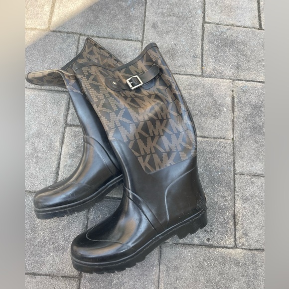 Michael Kors Rainboot - Picture 2 of 3